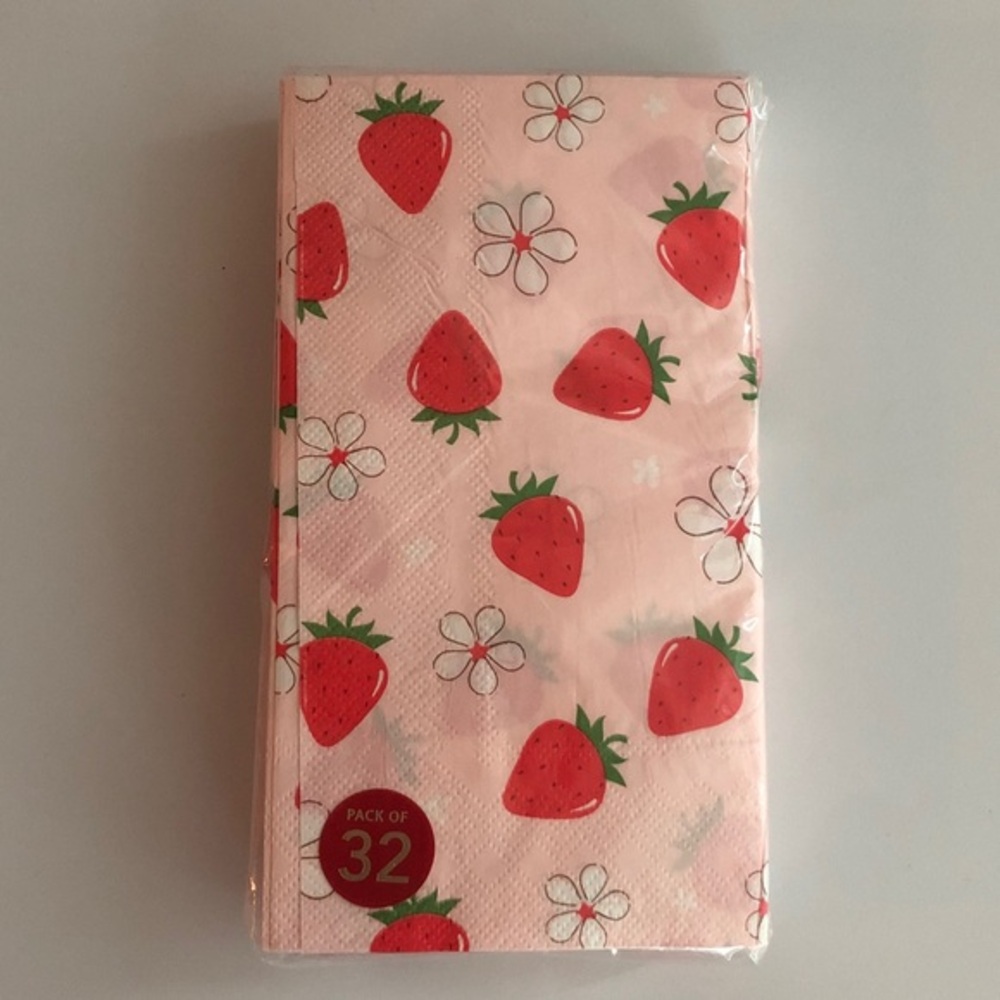 Strawberry nwt with flowers Print Napkins 2 Packs of 32